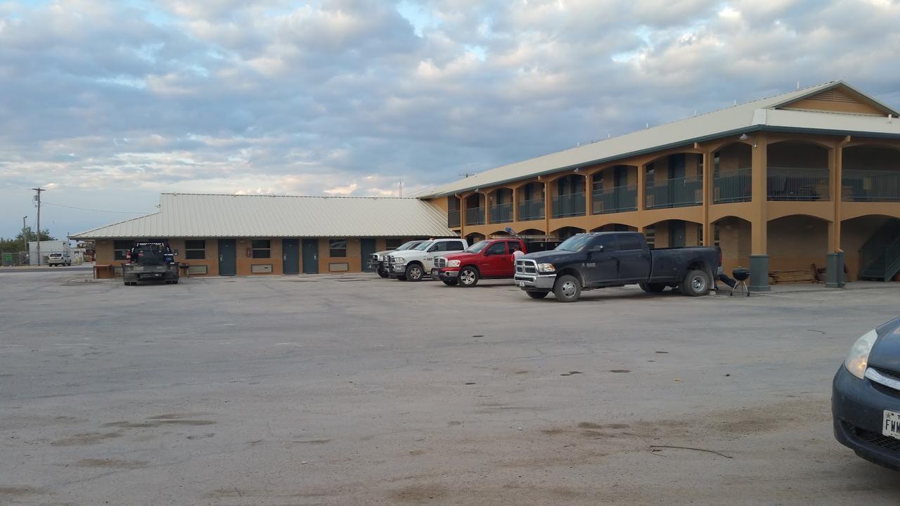 Big Lake Derrick Inn المظهر الخارجي الصورة